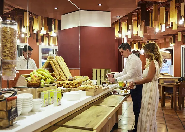 宜必思萨拉萨海耶若斯海滨酒店 酒店 耶尔