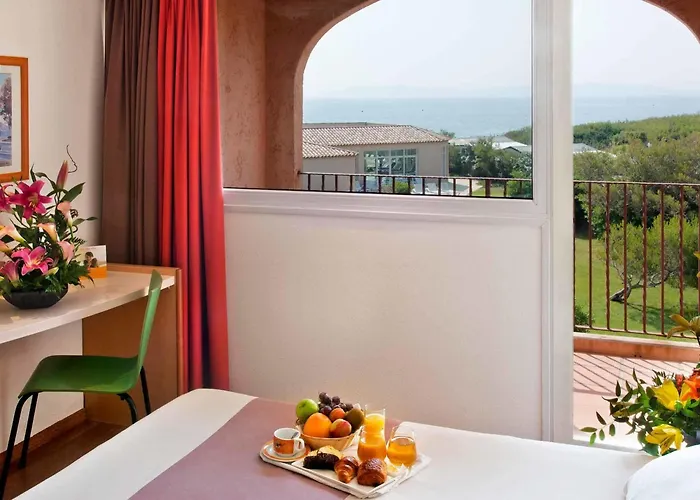 宜必思萨拉萨海耶若斯海滨酒店