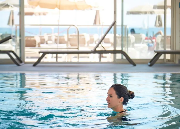 宜必思萨拉萨海耶若斯海滨酒店 酒店 耶尔