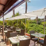 Отель Ibis Thalassa Hyeres Plage Йер
