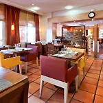 Ibis Thalassa Hyeres Plage Отель Йер